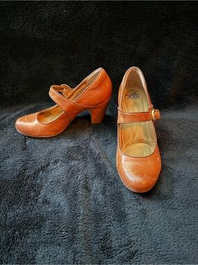 Söfft Cognac Leather Mary Jane Heels